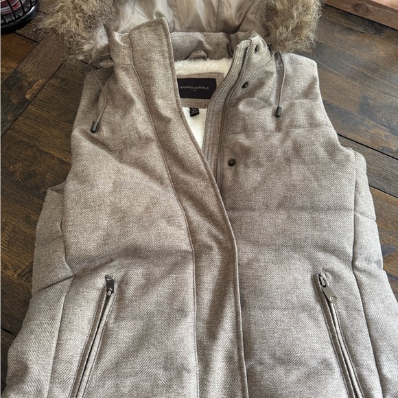 Banana Republic FAUX-FUR HERRINGBONE PUFFER VEST OOS online - Picture 2 of 7